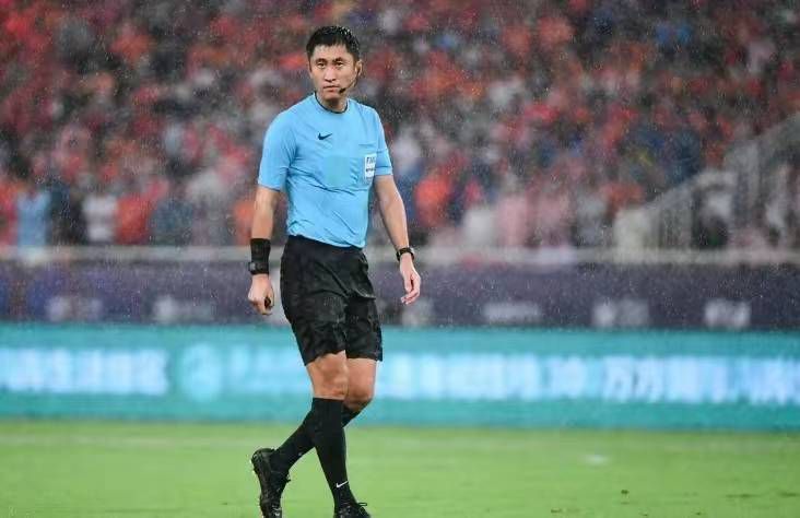 TA：德布劳内改变饮食和运动习惯，以确保长时间养伤不会影响他TheAthletic撰文谈到了德布劳内的话题，该文表示德布劳内改变饮食和运动习惯，以确保长时间养伤不会影响他。